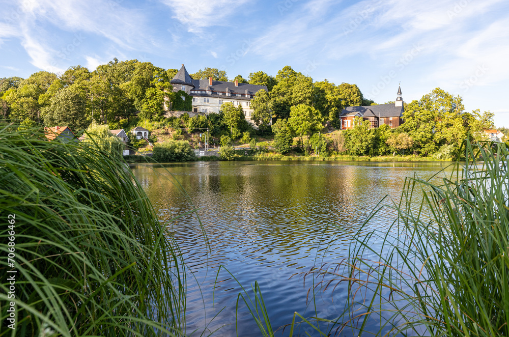 Blick über den See in Stiege zum Stieger Schloss Blick über den See in Stiege zum Stieger Schloss