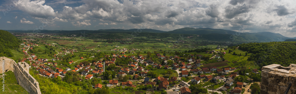Obraz premium View from sokolacka kula or sokolac fort close to bihac, bosnia on a summer day. Close to Golubac village, south from bihac.