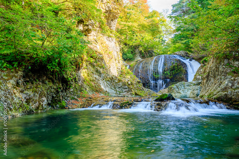 Obraz premium 初秋の関山大滝 山形県東根市 Sekiyama Ootaki in early autumn. Yamagata Pref, Higashine City.