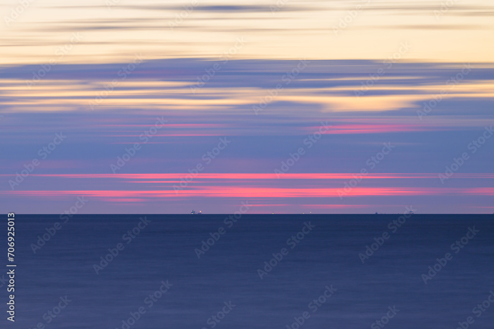 Obraz premium Abstract background of a sunset at the atlantic ocean