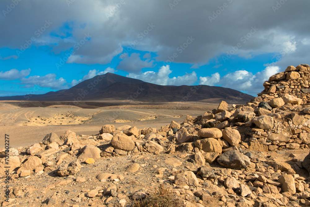 Φωτογραφία Spectacular views of the Fire Mountains at Timanfaya National Park, this unique area consisting entirely of volcanic soils
