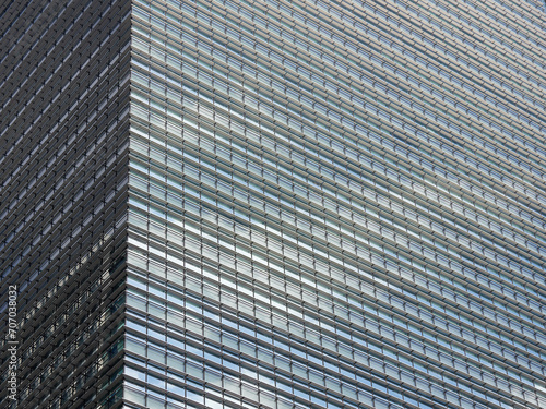 東京のオフィス街の高層ビルの風景