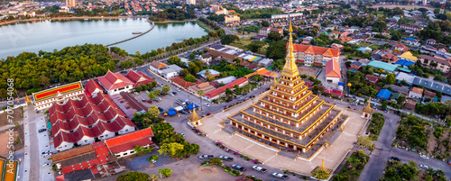 Fotografi Aerial view of Wat Nong Waeng, also known as Phra Mahathat Kaen Nakhon, in Khon