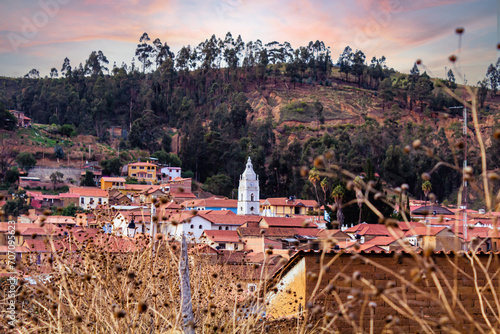 Pueblo de Totora, ubicada en Bolivia en el departamento de Cochabamba, su arquitectura tipo colonial de adobe y teja cerámica es la principal característica y que favorece al turismo del lugar  photo