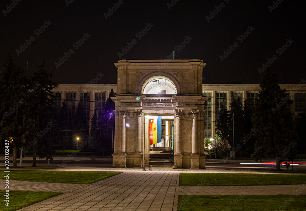 Fototapeta premium Triumphal Arch in the night