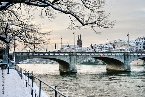 Basel, Rhein, Rheinbrücke, Altstadt, Münster, Kleinbasel, Rheinufer, Stadt, Altstadthäuser, Grossbasel, Winter, Schnee, Schneedecke, Eis, Morgenstimmung,Schweiz photo