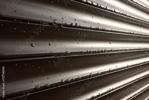 Foto A perspective look at a brown roller shutter