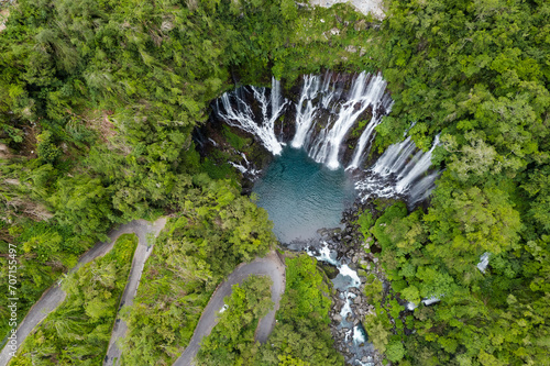 Fotografija Aerial view on the Cascade Grand Galet and the Langevin basin of La Reunion isla