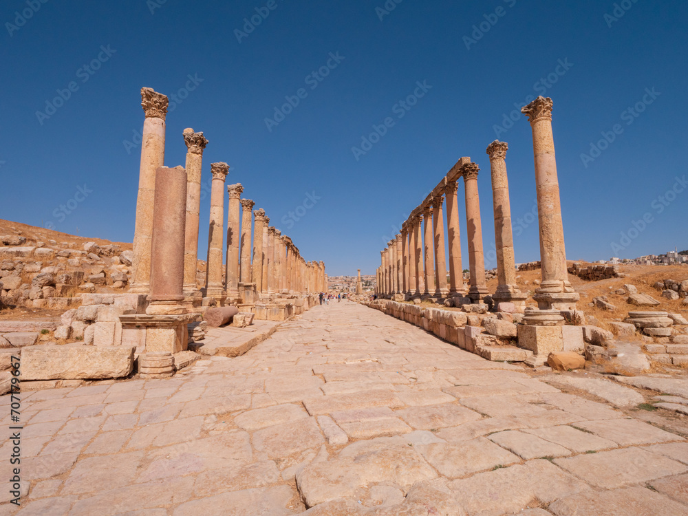 Fototapeta premium Welcome to the Jerash Archaeological Site in Jordan, an ancient city of the Roman Decapolis, a must-see historical site for tourists