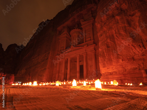 Welcome to Petra By Night, historical and tourist monument in Jordan