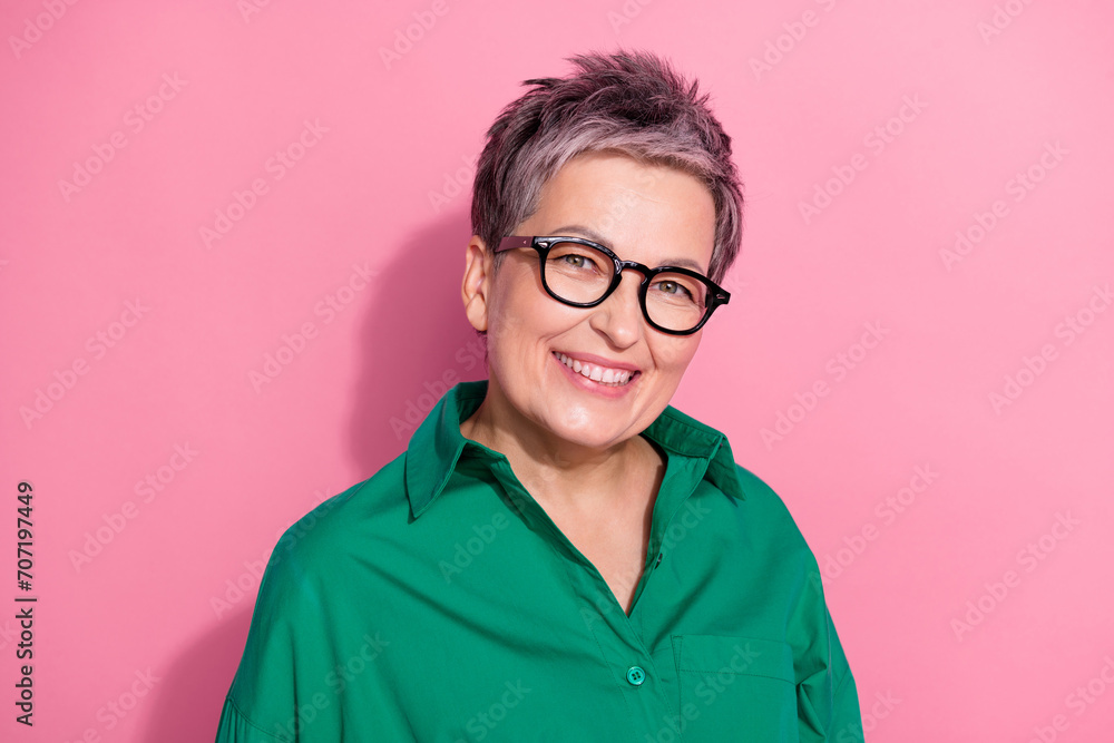 Photo portrait of lovely senior lady toothy beaming smile wear trendy green garment isolated on pink color background