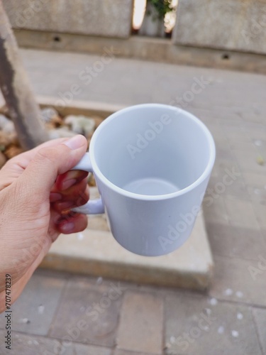 person holding a cup of coffee © Orlando