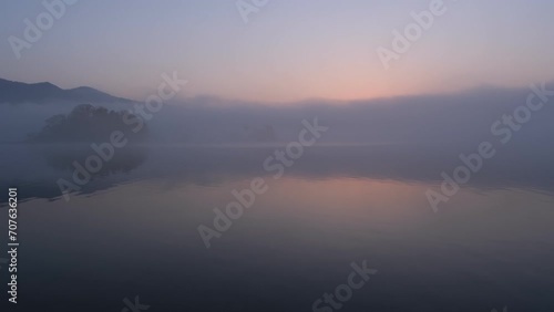 Wallpaper Mural 朝霧の湖 Torontodigital.ca