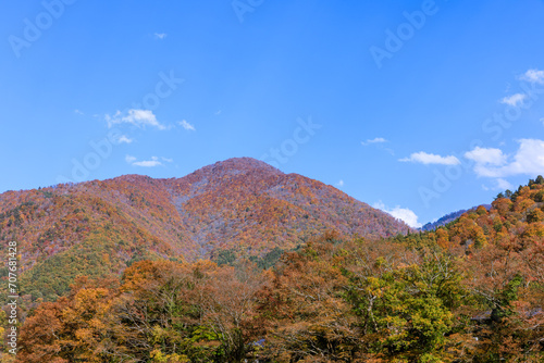 秋色に染まる世界遺産白川郷　岐阜県白川村 © HIRO JAPAN