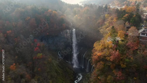 Wallpaper Mural 日光 晩秋の華厳の滝 1. Torontodigital.ca