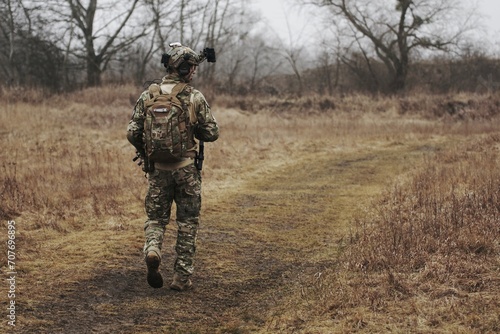 hunter with rifle © Mdlin