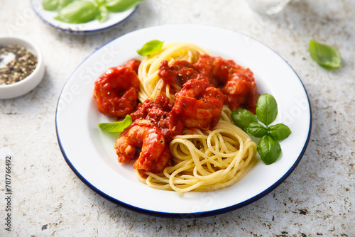 Spaghetti with shrimps and spicy sauce