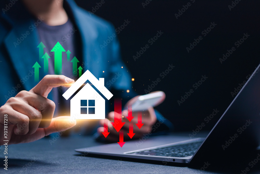 Φωτογραφία Financial interest rates and mortgage rates, businessman holding virtual home icon and up and down arrow symbol for calculate variable interest rates according to benchmarks