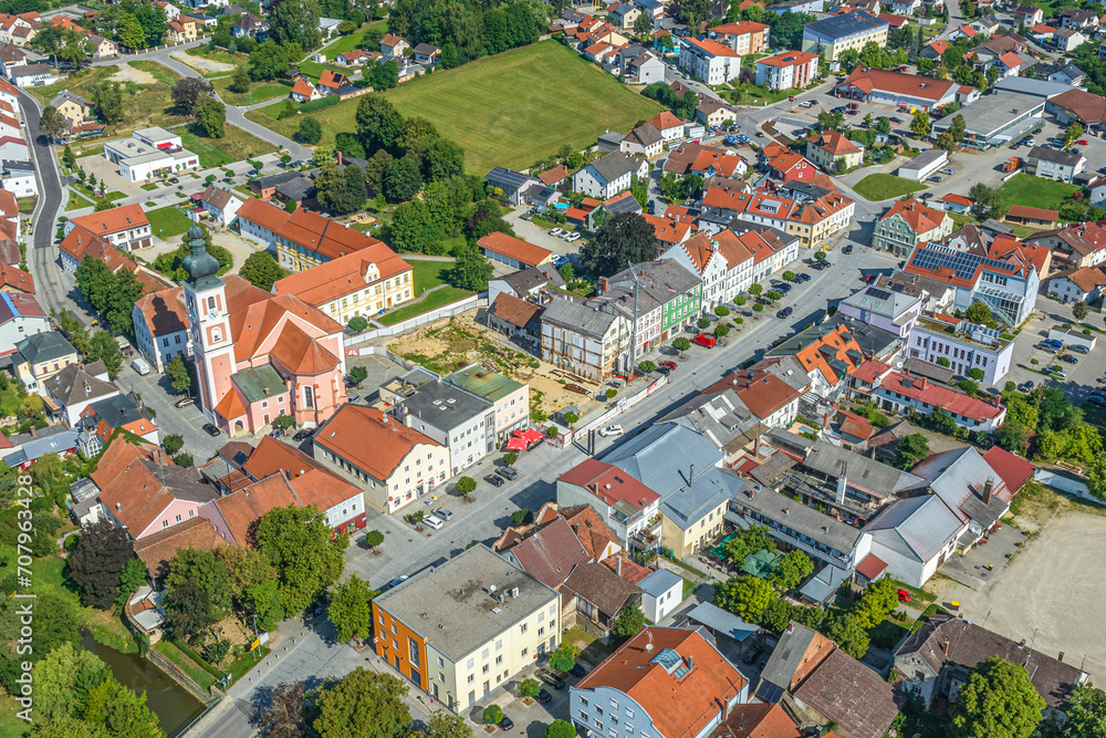Die Gemeinde Gangkofen im niederbayerischen Kreis Rottal-Inn im Luftbild