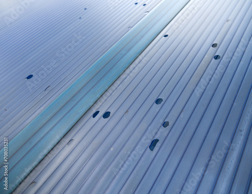 Sheets of cellular polycarbonate with damage