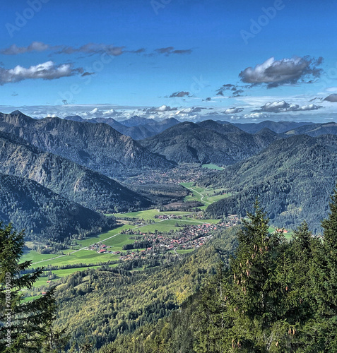 Panorama Blick ins Leitzachtal und auf Fischbachau, Mangfallgebirge, Alpen, Bayern, Deutschland