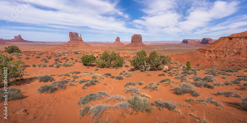 Obraz na płótnie hiking in the monument valley, arizona, usa w salonie