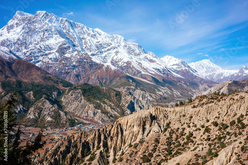 Fototapeta Naklejka Na Ścianę i Meble -  The grandeur of the Annapurna massif looms over the Manang Valley