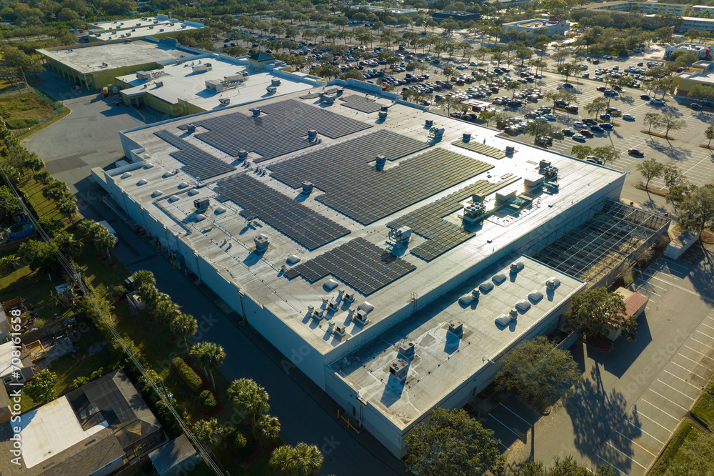 Φωτογραφία Electric photovoltaic solar panels installed on shopping mall building rooftop for production of green ecological electricity