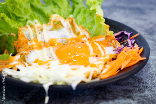 Fried egg salad in Thai style
