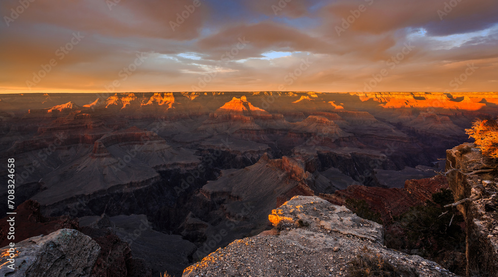 Fototapeta premium Twilight Dusk on Grand Canyon, Grand Canyon National Park, Arizona