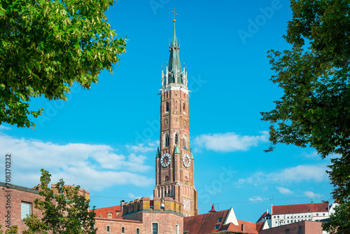 Katholische Pfarrkirche St Jodok in Landshut an einem Tag im Sommer photo