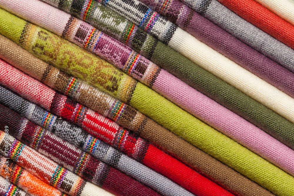 Colored scarves with guard, woven with sheep's wool and arranged diagonally.