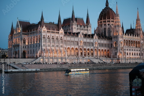 Budapest, Fisherman's Bastion, Hungarian Parliament Building, night view, wallpaper, computer wallpaper, pretty, scenery, Europe scenery, peace, girl, emotion, travel, tour, boat, relax