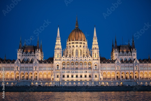 Budapest, Fisherman's Bastion, Hungarian Parliament Building, night view, wallpaper, computer wallpaper, pretty, scenery, Europe scenery, peace, girl, emotion, travel, tour, boat, relax
