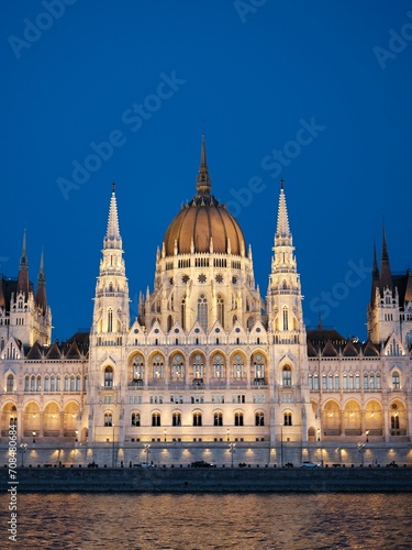 Budapest, Fisherman's Bastion, Hungarian Parliament Building, night view, wallpaper, computer wallpaper, pretty, scenery, Europe scenery, peace, girl, emotion, travel, tour, boat, relax