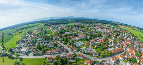 Panoramablick auf Obing im Chiemgauer Alpenvorland in Bayern