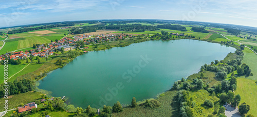 Blick auf den Obinger See im oberbayerischen Chiemgau