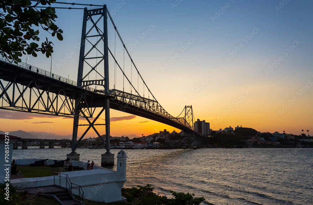 Fototapeta premium pôr-do-sol Ponte Hercílio Luz de Florianópolis SC Brasil Florianopolis