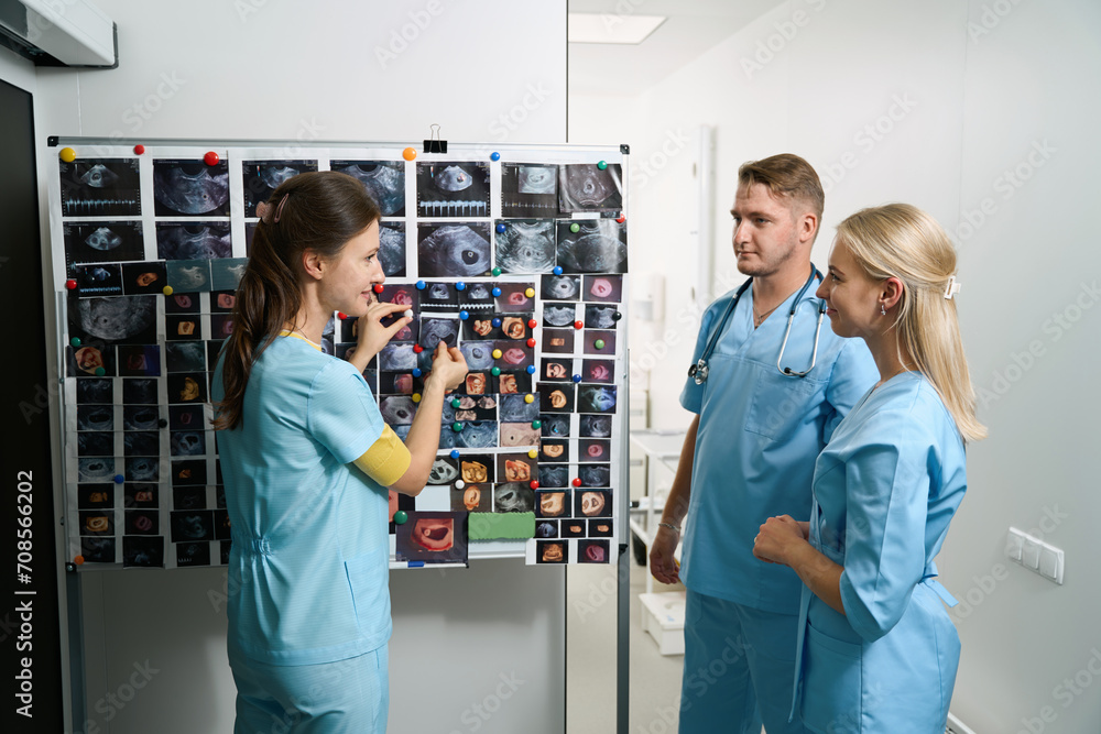 Obraz premium Hospital staff exploring ultrasound photos of pregnant woman before childbirth