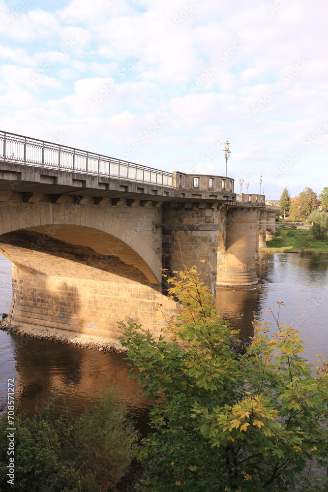 Historische Brücke über die Elbe bei Pirna in der Sächsischen Schweiz