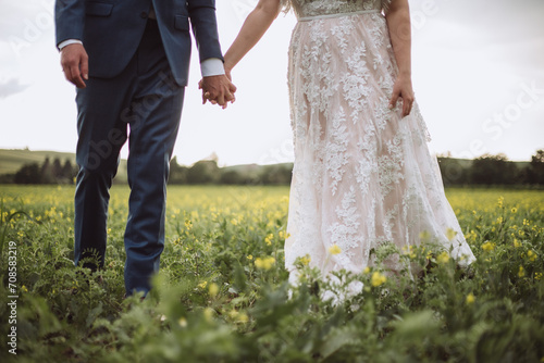 bride and groom walking in the park © Nicolli D'Orazio