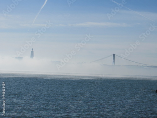 Praias do Passeio Marítimo de Algés e Rio Tejo - Lisboa - Portugal