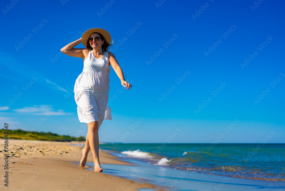 Beautiful mid adult woman walking on sunny beach
Beautiful mid adult woman walking on sunny beach
