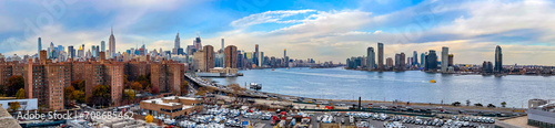 Tablou canvas Manhattan at East River