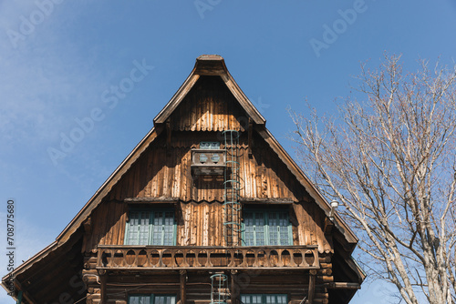 old wooden house © Melanie