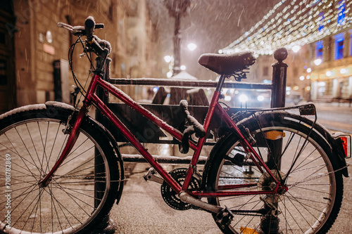Rower pokryty śniegiem
