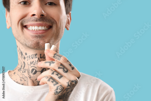 Young tattooed man with che...