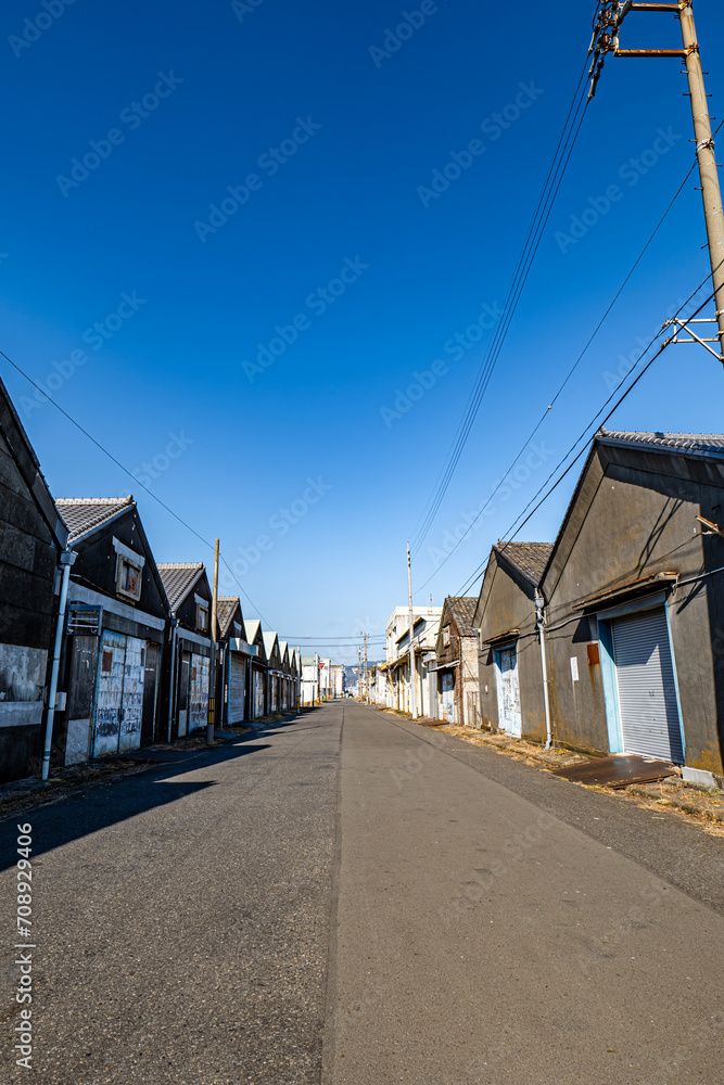レトロな倉庫が並ぶ道
レトロな倉庫が並ぶ道