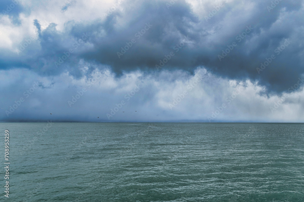 Obraz premium clouds over sea