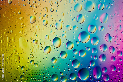 Farbenfrohe Wassertropfen: Buntes Wasser in kreativer Vielfalt